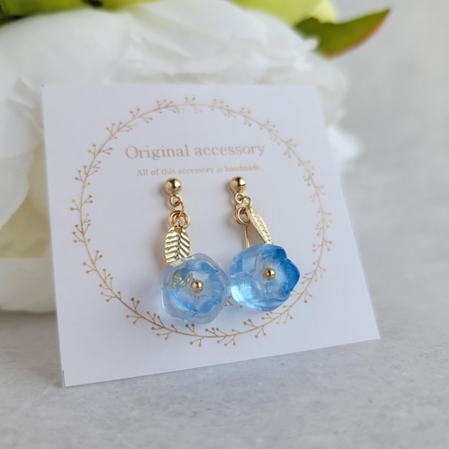 青い花ゆれるアクセサリー 選べる金具ピアスorイヤリング ゴールド