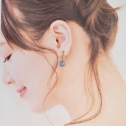 青い花ゆれるアクセサリー 選べる金具ピアスorイヤリング ゴールド