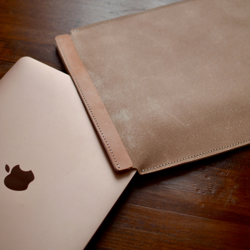 本革 床ヌメ革 ナチュラル/ブラック mac book surfaceなど