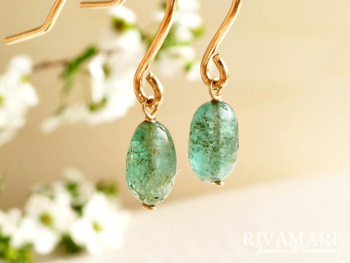 「森のジャルダンヴェール」ザンビア産エメラルドピアス タンブル  シンプルピアス/イヤリング変更可