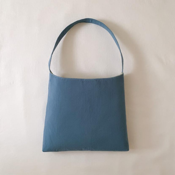 【ハンドバッグ】草花手刺繍･綿麻ハンドバッグ･ニュアンスブルー色【くが屋】 2枚目の画像
