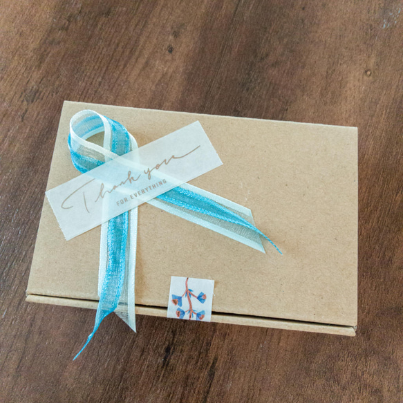 鮮やかグリーンのイヤリング 8枚目の画像