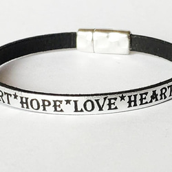 【ヨーロッパ製本革 　hope love heart  メッセージ　シルバー　ブレスレット】マグネット留め　 2枚目の画像