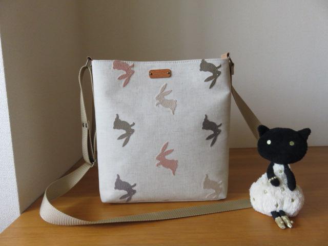 うさぎ柄刺繍生地のシンプルショルダーバッグ ショルダーバッグ