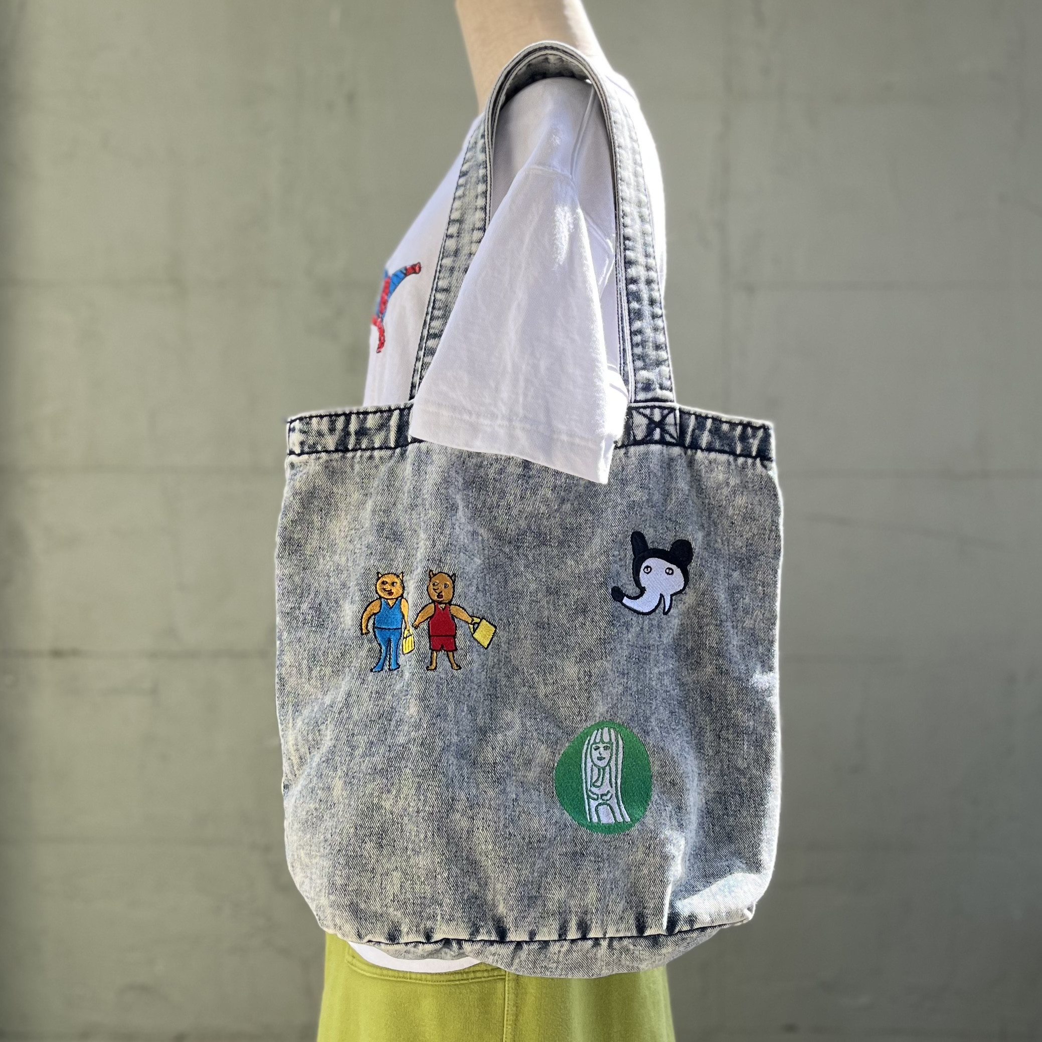 【巨匠動物園】ランダム刺繍デニムトート・M