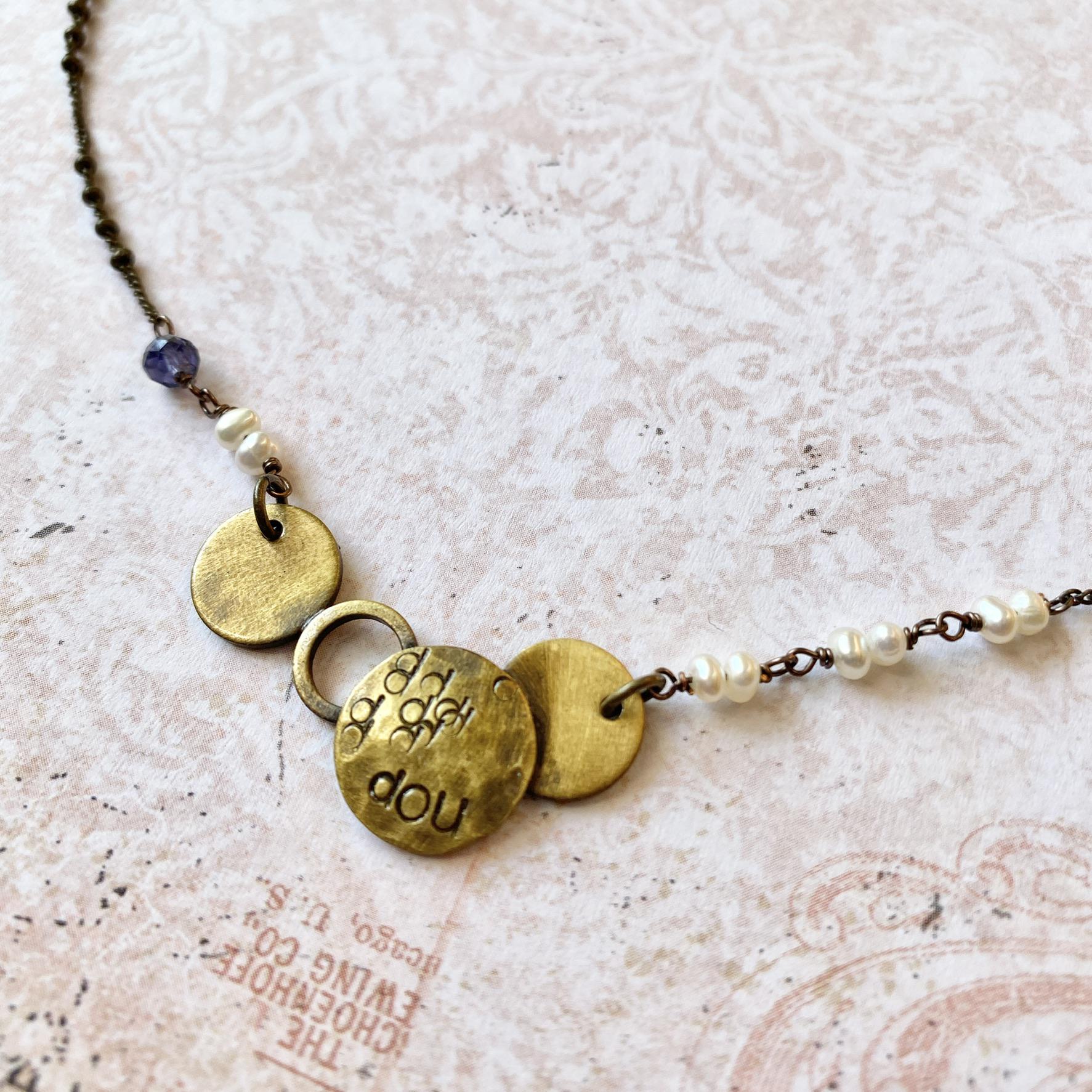 真鍮とアイオライトのコインチョーカー