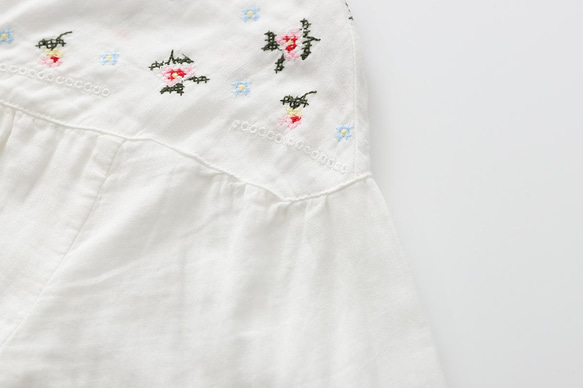 ダブルガーゼ 花柄刺繍  白/水色 2色 長袖コットンブラウス 7枚目の画像