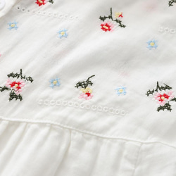 ダブルガーゼ 花柄刺繍  白/水色 2色 長袖コットンブラウス 6枚目の画像