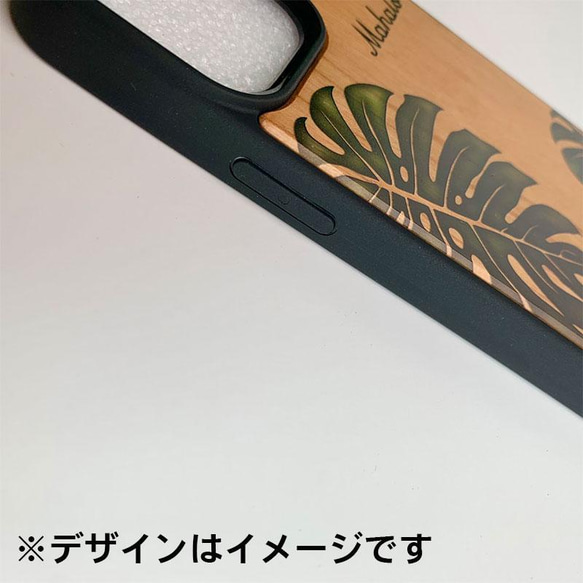 ホヌとヤシの木のウッドパネルiphoneケース　ハワイアンデザインケース　衝撃吸収タイプ　海亀のイラスト 2枚目の画像