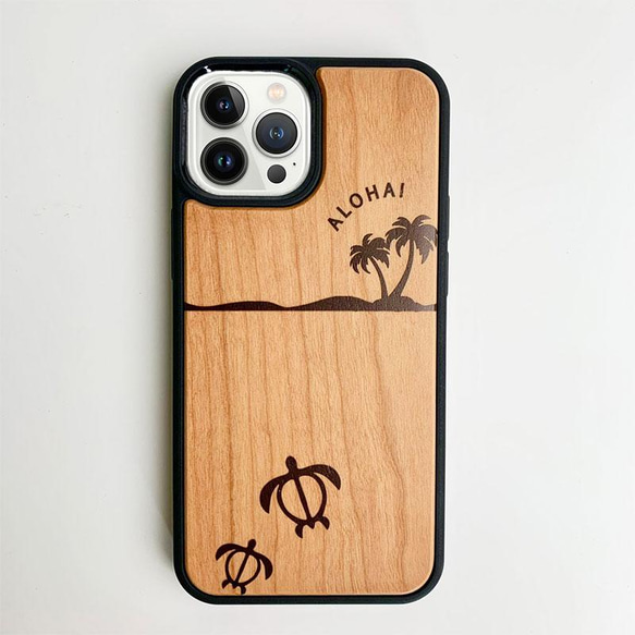 ホヌとヤシの木のウッドパネルiphoneケース　ハワイアンデザインケース　衝撃吸収タイプ　海亀のイラスト 1枚目の画像