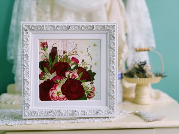ー品販売  ギフトにぴったり!豪華な白いフレームと真っ赤な赤い薔薇の 絵画