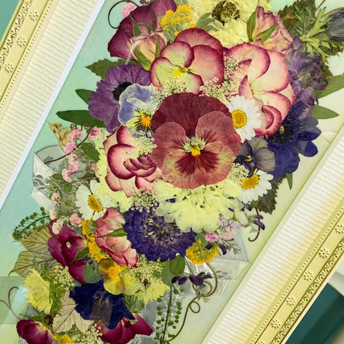 押し花49額装　ミュシャの台紙にデザインしました 生徒k様押し花アート作品 ミュシャ台紙に 組み立てた薔薇をたくさん