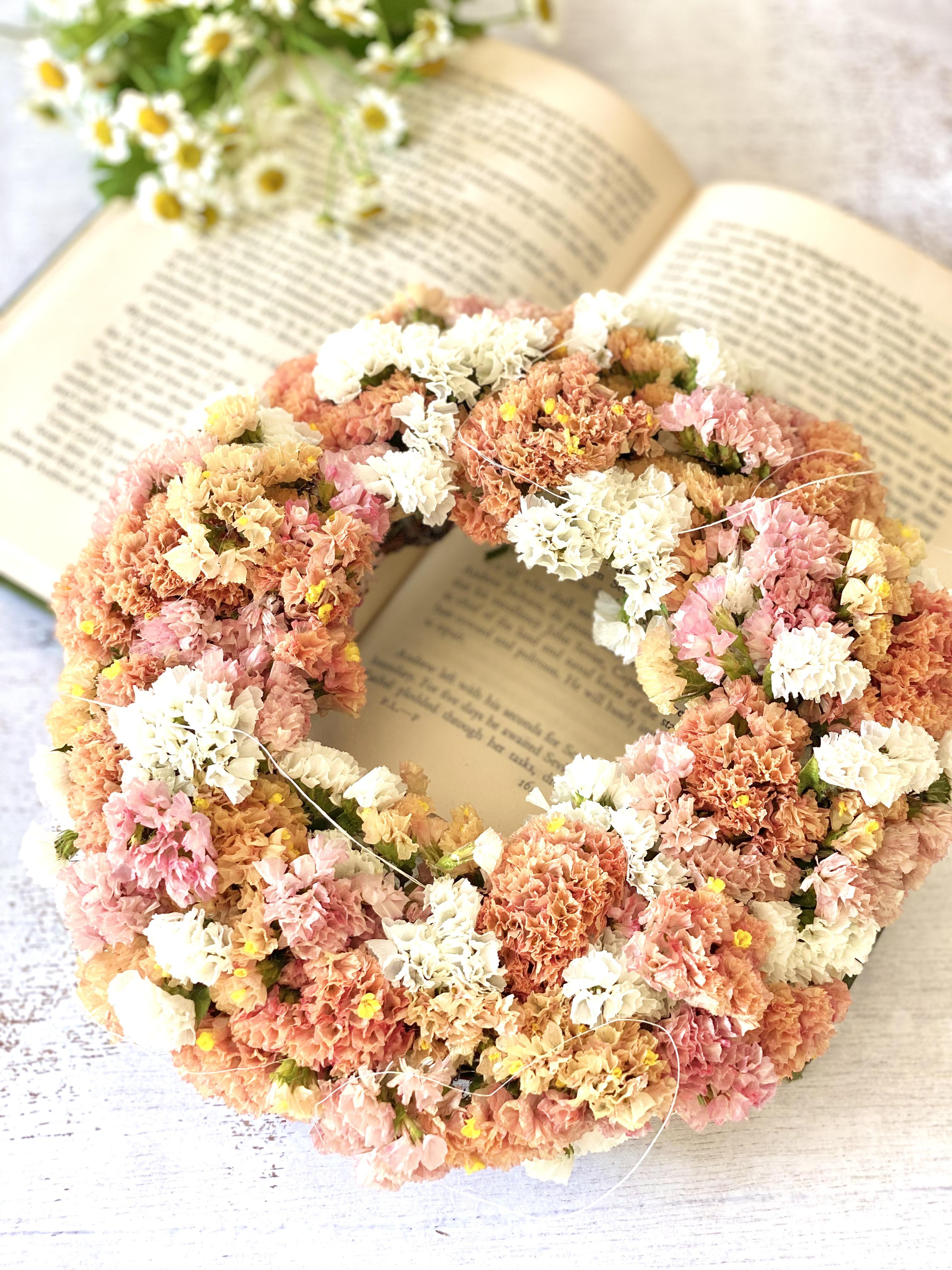 アプリコット色のスターチスとラナンキュラスの ナチュラルリース(24cm) アプリコット色のスターチスとラナンキュラスの ナチュラルリース(24cm)