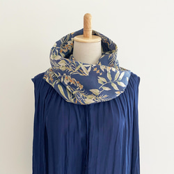 只要戴上它就看起來很時尚♡春夏圍巾採用優質亞麻製成♪植物圖案植物圖案海軍藍單層單型 第9張的照片