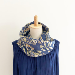 只要戴上它就看起來很時尚♡春夏圍巾採用優質亞麻製成♪植物圖案植物圖案海軍藍單層單型 第1張的照片