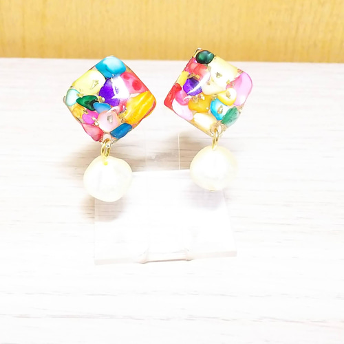 アクセサリー さざれ石 カラフル パール付き ダブルスクエアピアス 