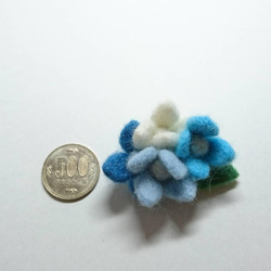紫陽花のブローチ(青)  羊毛フェルト 3枚目の画像