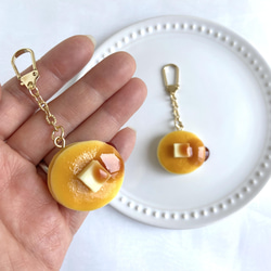 再販♡ シロップいっぱい！ホットケーキ　食品サンプル　キーホルダー　かわいい　ギフト　スイーツアクセサリー　フェイク　 5枚目の画像