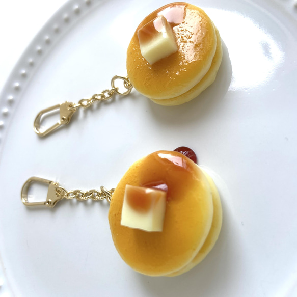 再販♡ シロップいっぱい！ホットケーキ　食品サンプル　キーホルダー　かわいい　ギフト　スイーツアクセサリー　フェイク　 2枚目の画像