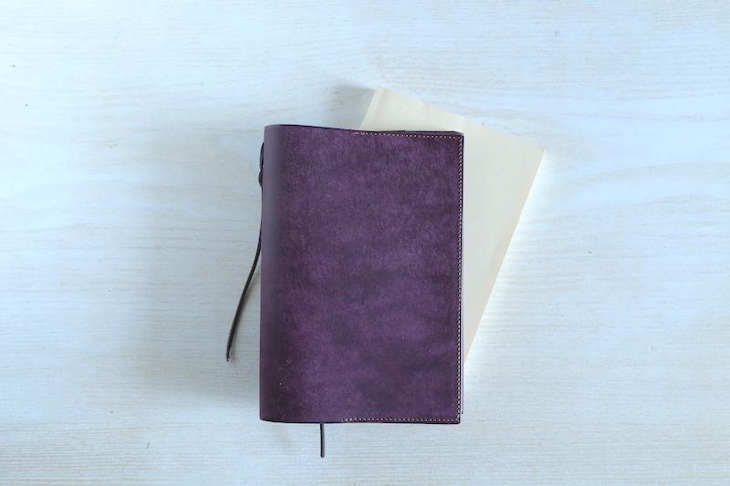ブックカバー 文庫本サイズ　プルーニャ（紫）【イタリアンレザー プエブロ】