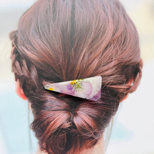 新作WEEK2022 ♡春の淡色 ビオラドライフラワー押し花三角ヘアクリップ 