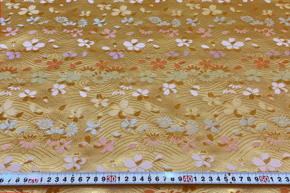 金襴 生地 布 流水菊桜 クリーム（金）☆生地幅約33cm×長さ50cm☆ 連続カット可 （147B-NM1） 4枚目の画像