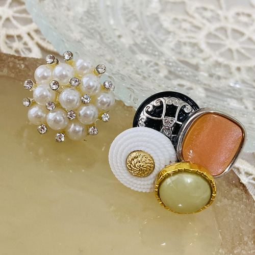 ピアス】アシンメトリー アンティーク ボタン【パール系】 ピアス 