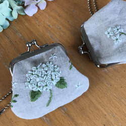 紫陽花　アナベル刺繍　ミニがま口　コインケース・アクセサリーケース 1枚目の画像