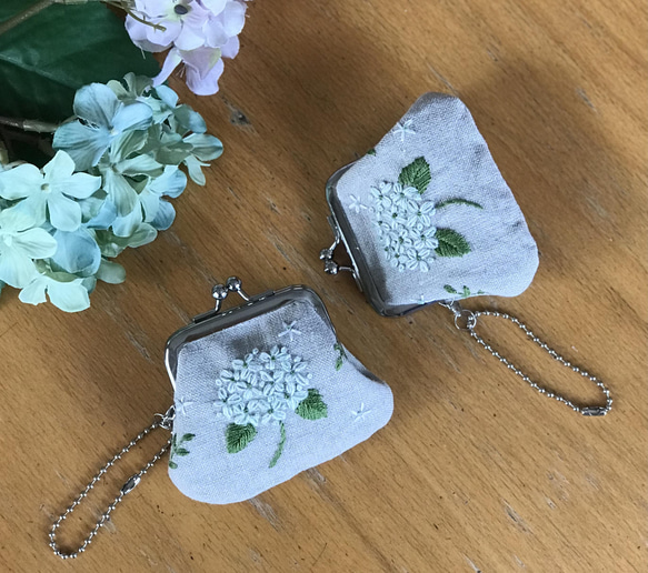 紫陽花　アナベル刺繍　ミニがま口　コインケース・アクセサリーケース 2枚目の画像