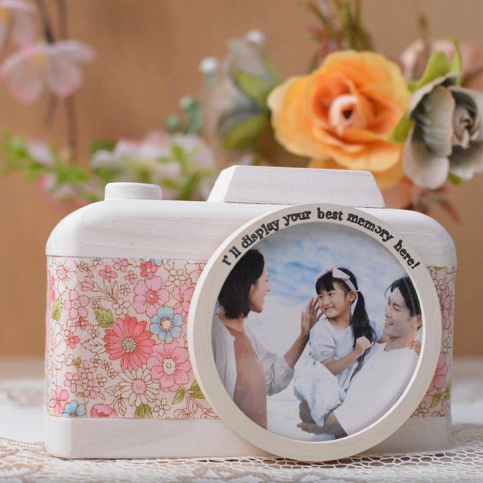 冬限定2025 　ホワイトウッドと小花柄カットクロスが映えるカメラ型フォトフレーム