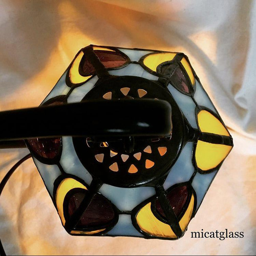 ステンドグラス うさぎのテーブルランプ 【送料無料】 スタンドライト