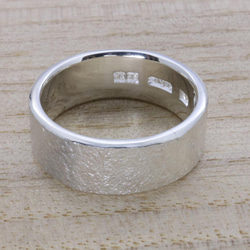 指輪 メンズ : 岩石 菊紋 平打ち シルバー リング 8mm幅 14～27号 白仕上げ シンプル 和柄 和風 ブランド 5枚目の画像