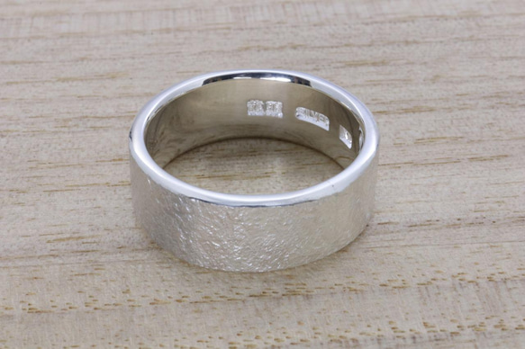 指輪 メンズ : 岩石 菊紋 平打ち シルバー リング 8mm幅 14～27号 白仕上げ シンプル 和柄 和風 ブランド 5枚目の画像
