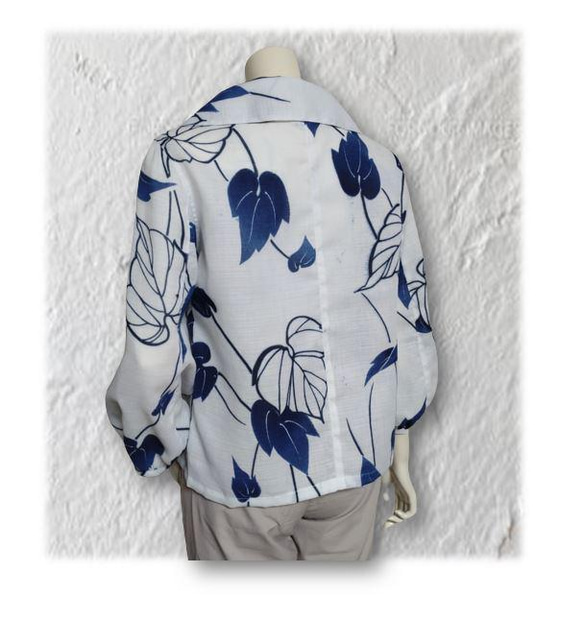 14＊トロピカル葉柄浴衣リメイクレトロオープンカラーブラウスジャケット（白×紺） 3枚目の画像