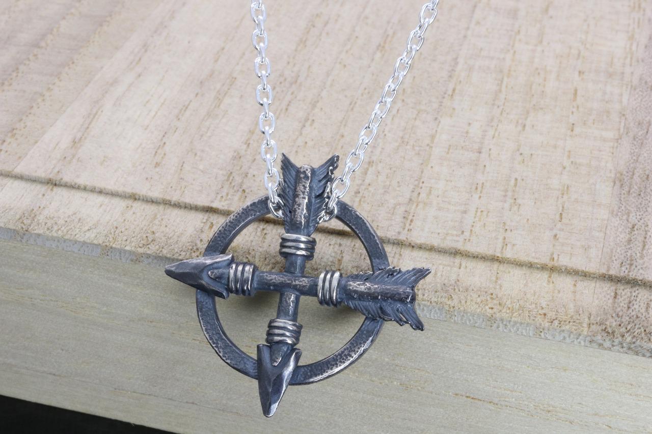 ネックレス メンズ : 生二本矢 ホイール ペンダント 燻仕上げ 矢 弓 矢尻 アロー シンプル ブランド