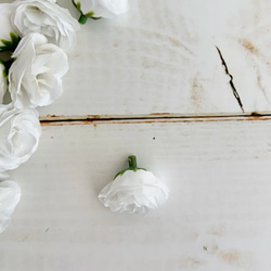 真っ白なミニバラ.* ⚘花材・造花・アーティフィシャルフラワー 3枚目の画像
