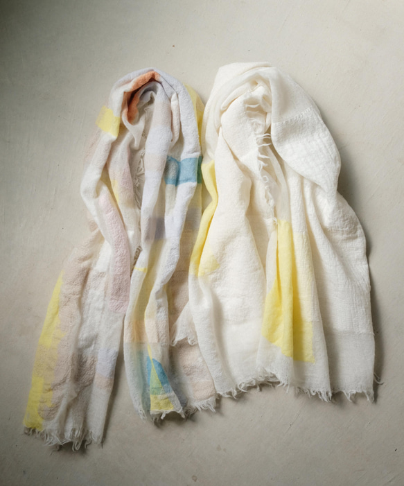 印度棉毛紗質地溫柔羊毛紗披肩直到早春◎/米白x檸檬黃【多層】 第7張的照片