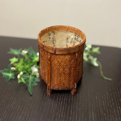 竹細工 小物入れ 見せる収納に大活躍！ 足付き竹小物入れ (ダークグリーン