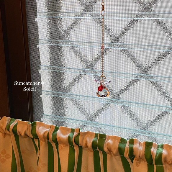 花の妖精〜スワロフスキ・クリスタルで制作したサンキャッチャー　☆スタンド、小窓、お車に☆ 4枚目の画像