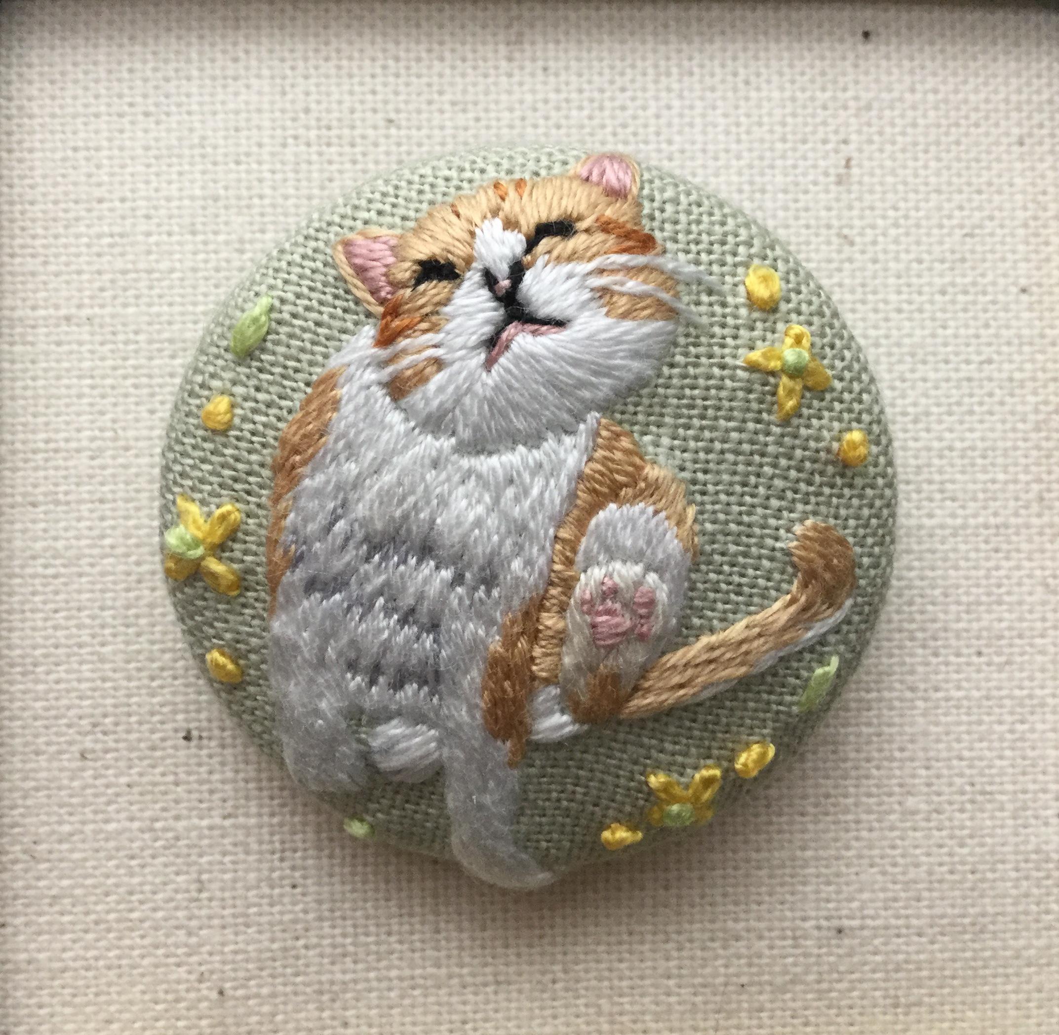 35 ☆ アジサイ 刺繍 ブローチ ハンドメイド