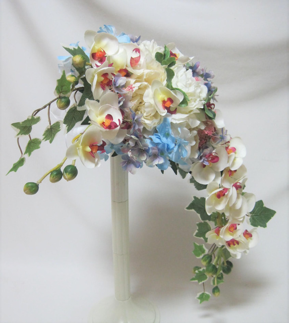 芍薬と胡蝶蘭のクレッセントブーケ♪ブートニア付き♪生花みたいに綺麗な造花です♪高品質なのに安い 12枚目の画像