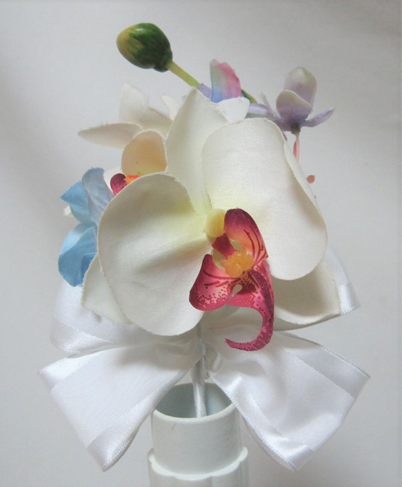 芍薬と胡蝶蘭のクレッセントブーケ♪ブートニア付き♪生花みたいに綺麗な造花です♪高品質なのに安い 19枚目の画像