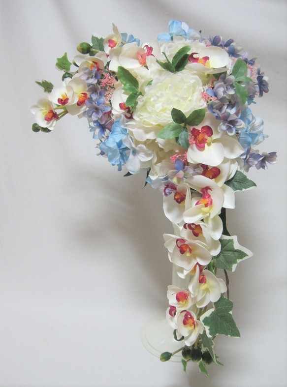 芍薬と胡蝶蘭のクレッセントブーケ♪ブートニア付き♪生花みたいに綺麗な造花です♪高品質なのに安い 4枚目の画像