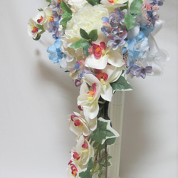 芍薬と胡蝶蘭のクレッセントブーケ♪ブートニア付き♪生花みたいに綺麗な造花です♪高品質なのに安い 5枚目の画像