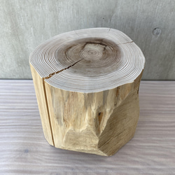 杉の切り株の造形的置物 丸太 椅子 スツール -1 オブジェ ディスプレイ 高級感 スタイリッシュ 1枚目の画像