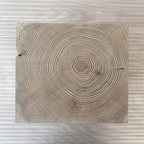 ひのきの直方体 オブジェ アクセサリー置き ディスプレイ 椅子 スツール高級感 ヒノキの直方体の背割入りディスプレイ置物(平中) -1 オブジェ