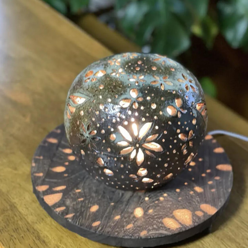 まるで別世界✨蝶と花の光が映る癒しの灯りランプシェード スタンド