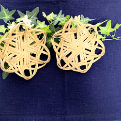 ざっくり編んだ 竹のコースター・茶托 2枚組 (星形) 2枚目の画像