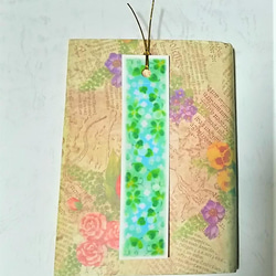 ３種の花とクローバーの栞(しおり)　パステルアート・ブックマーク 3枚目の画像