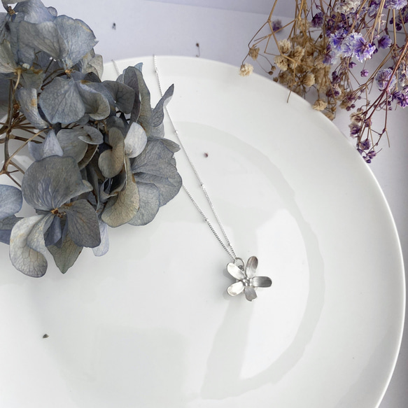 自然系 - 花朵純銀項鍊 細鍊 五瓣花 手工製作 生日 第4張的照片